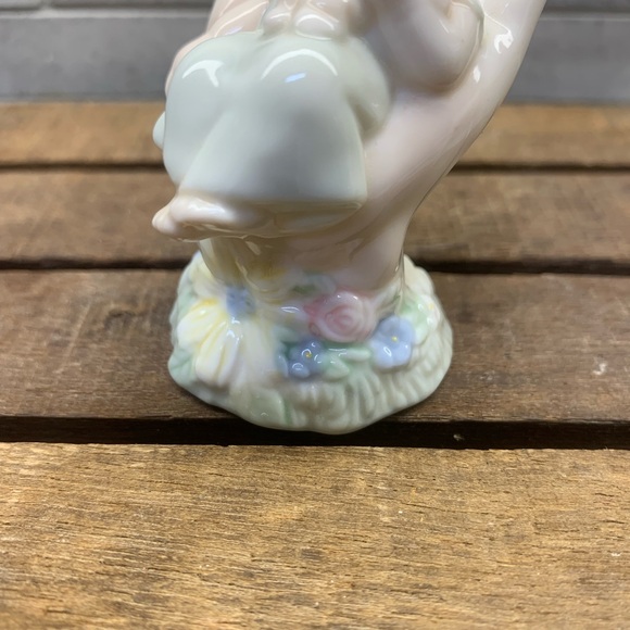 Porcelain Figurine "In God's Hands" Sleeping Child - Picture 3 of 5